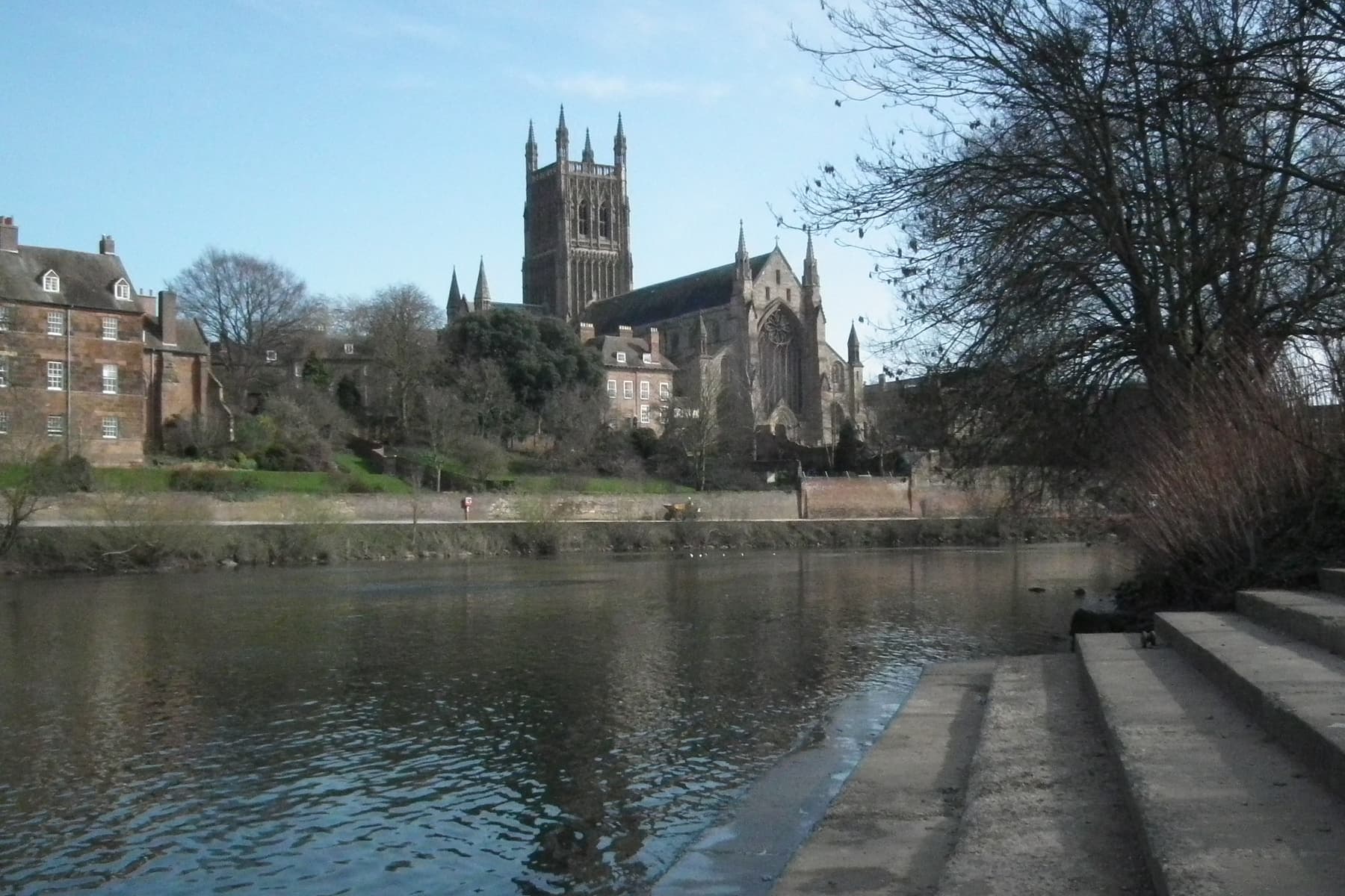 Worcester Cathedral beside the River Severn